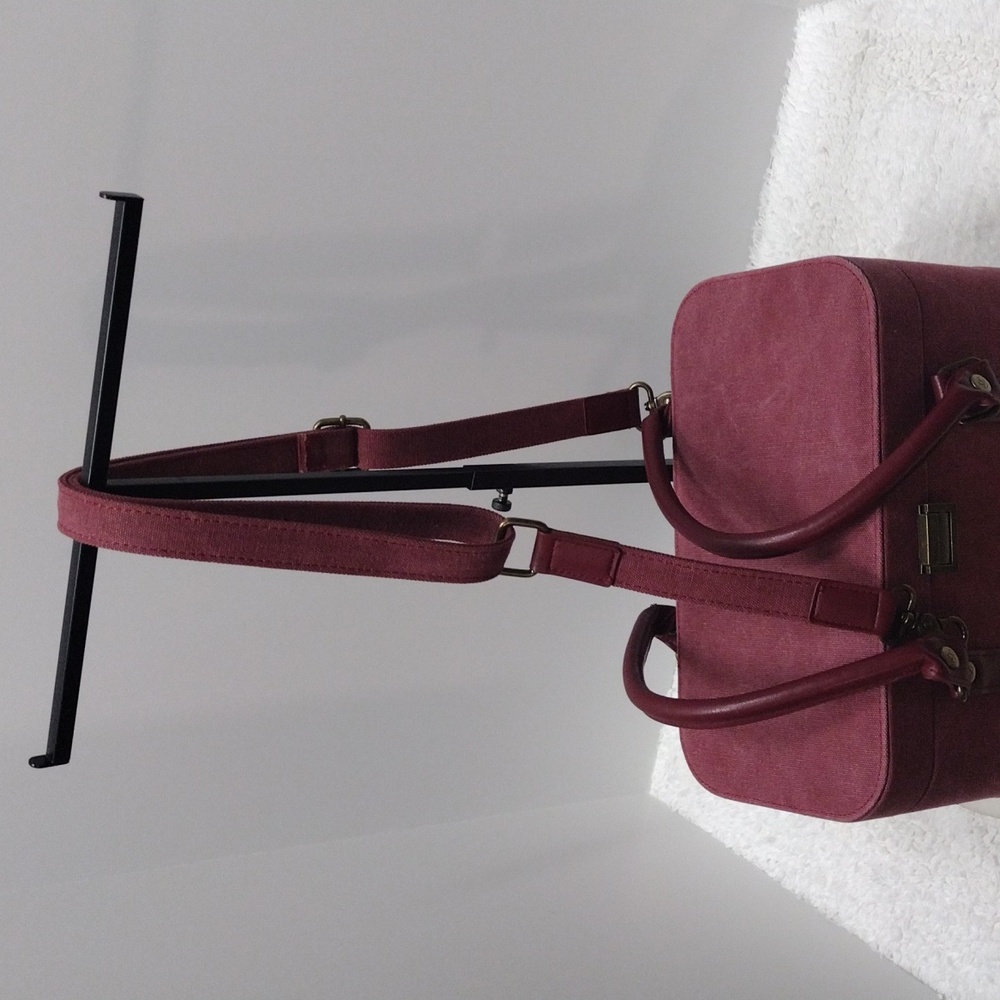 della Q Markers Train Case-Maroon - Picture 13 of 16
